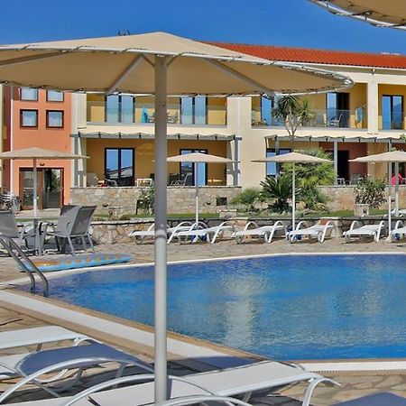 Oasis By The Sea Aparthotel Хилиаду Екстериор снимка