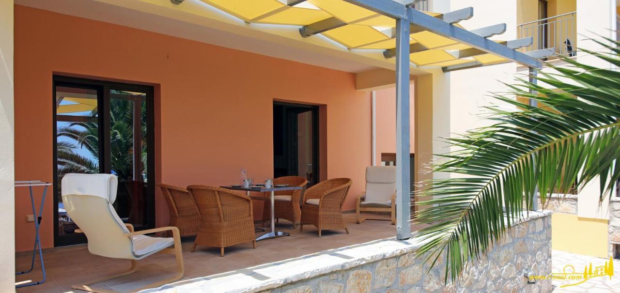 Oasis By The Sea Aparthotel Хилиаду Екстериор снимка