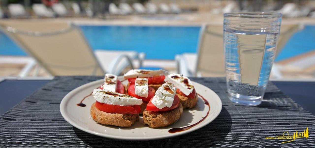 Oasis By The Sea Aparthotel Хилиаду Екстериор снимка