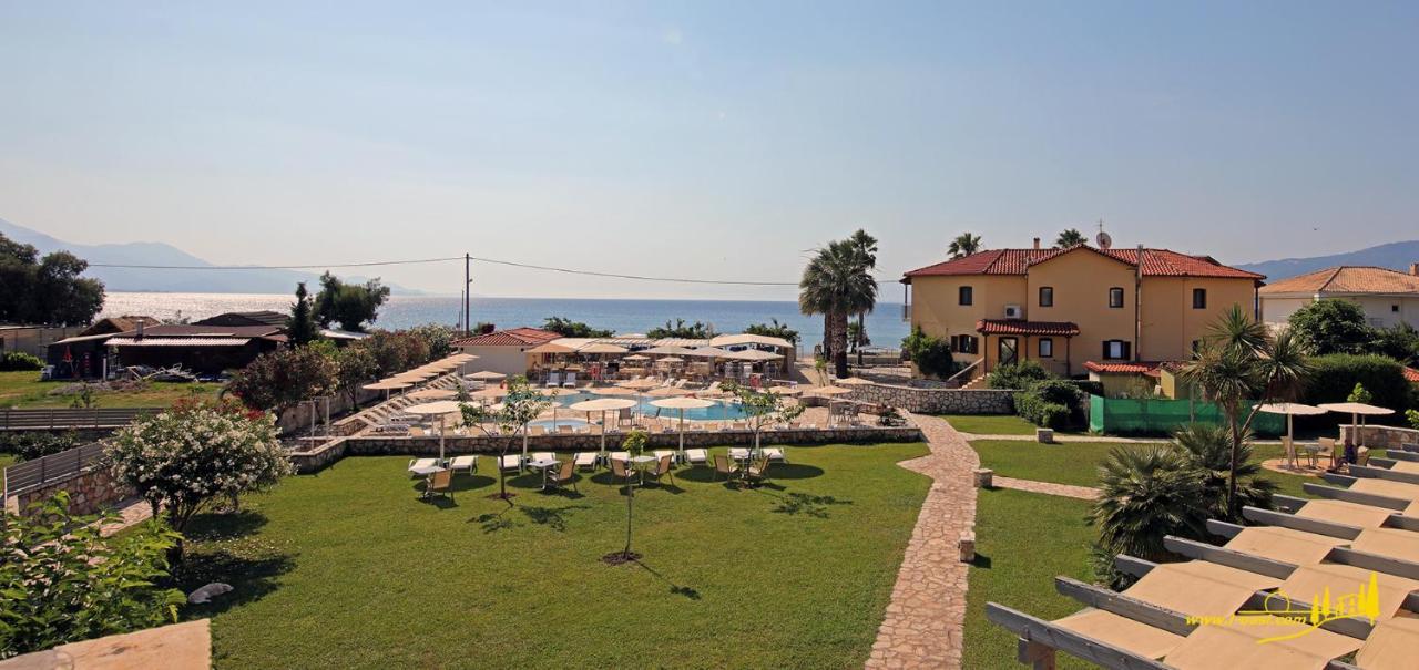 Oasis By The Sea Aparthotel Хилиаду Екстериор снимка