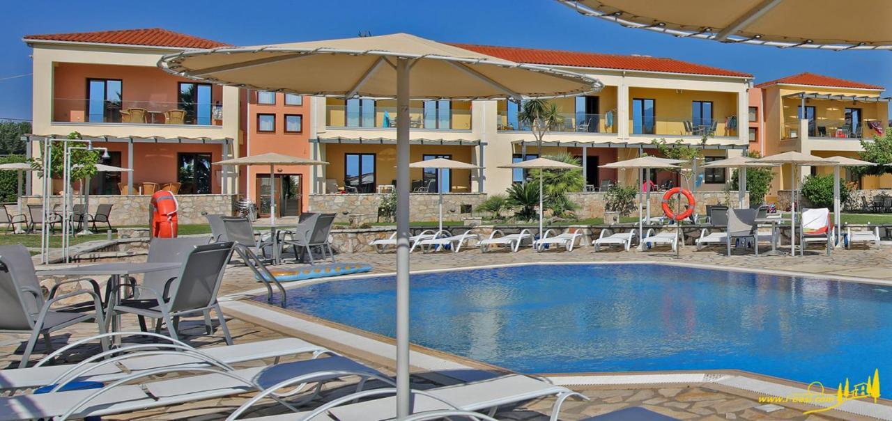 Oasis By The Sea Aparthotel Хилиаду Екстериор снимка