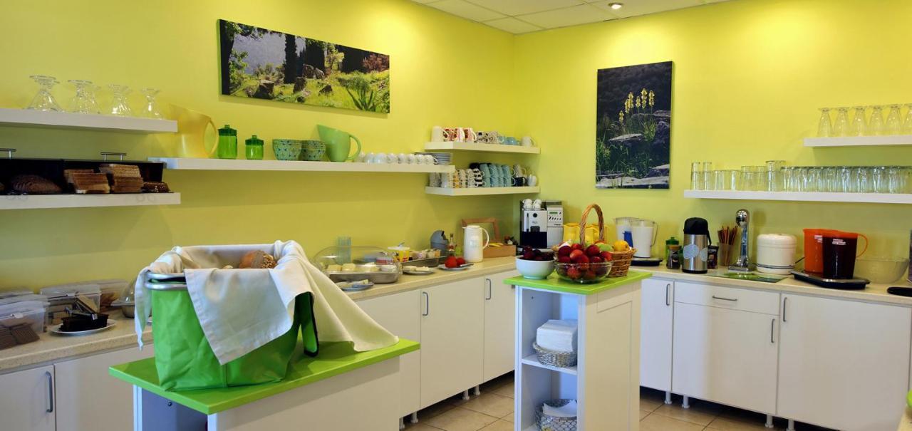 Oasis By The Sea Aparthotel Хилиаду Екстериор снимка