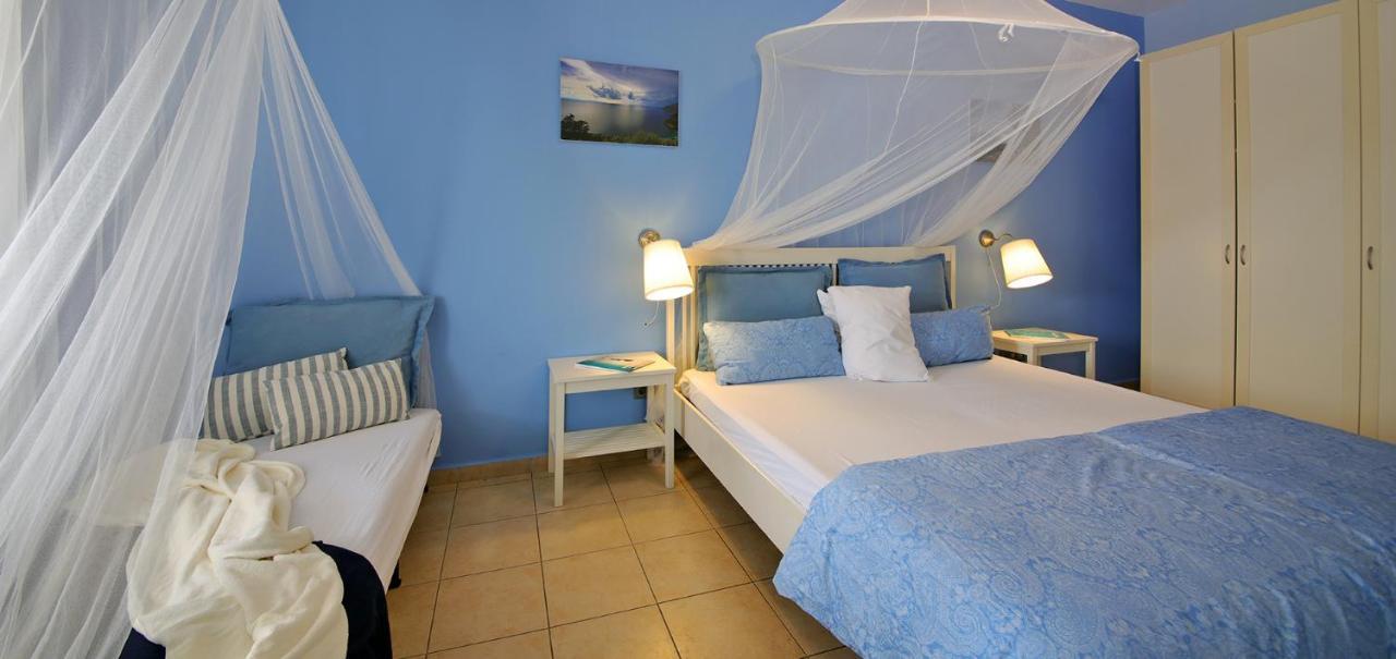 Oasis By The Sea Aparthotel Хилиаду Екстериор снимка