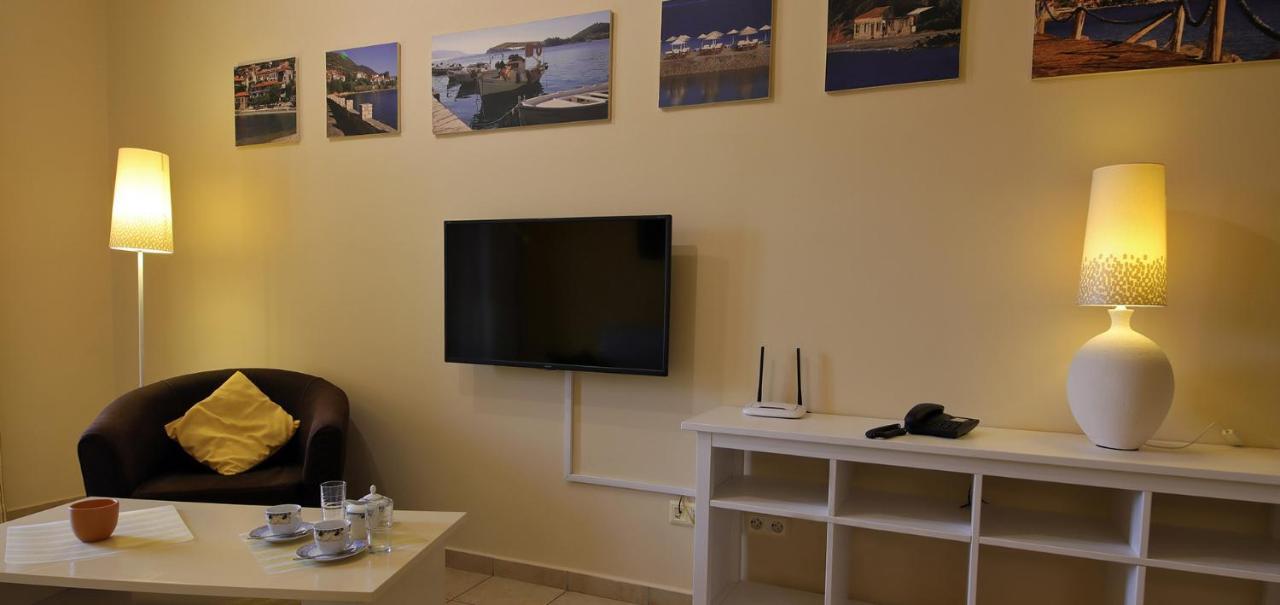 Oasis By The Sea Aparthotel Хилиаду Екстериор снимка