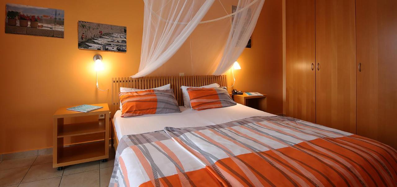 Oasis By The Sea Aparthotel Хилиаду Екстериор снимка
