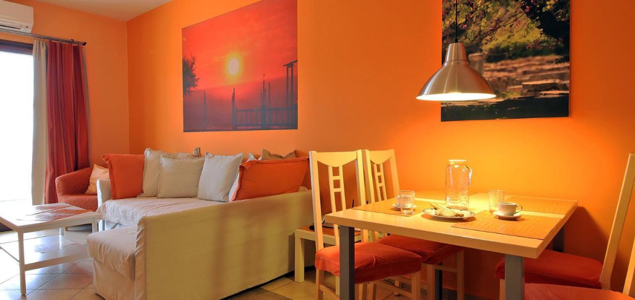 Oasis By The Sea Aparthotel Хилиаду Екстериор снимка