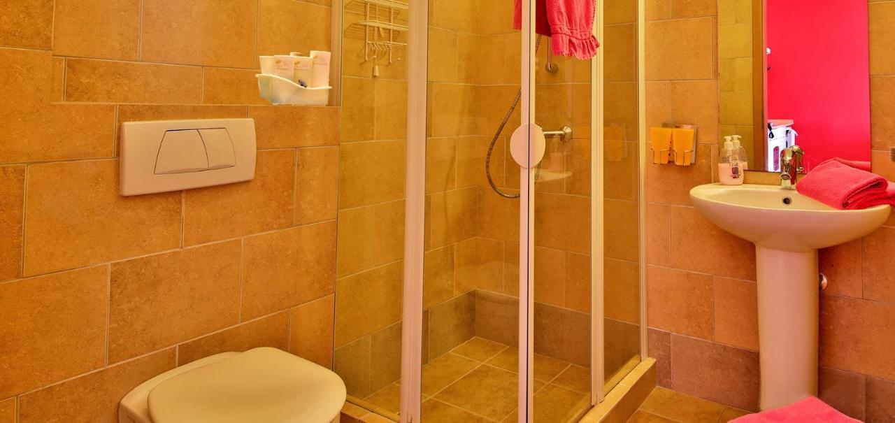 Oasis By The Sea Aparthotel Хилиаду Екстериор снимка